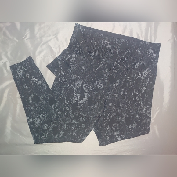 🐍 Tuff Athletics 🐍 Snake skin leggings - Picture 1 of 4